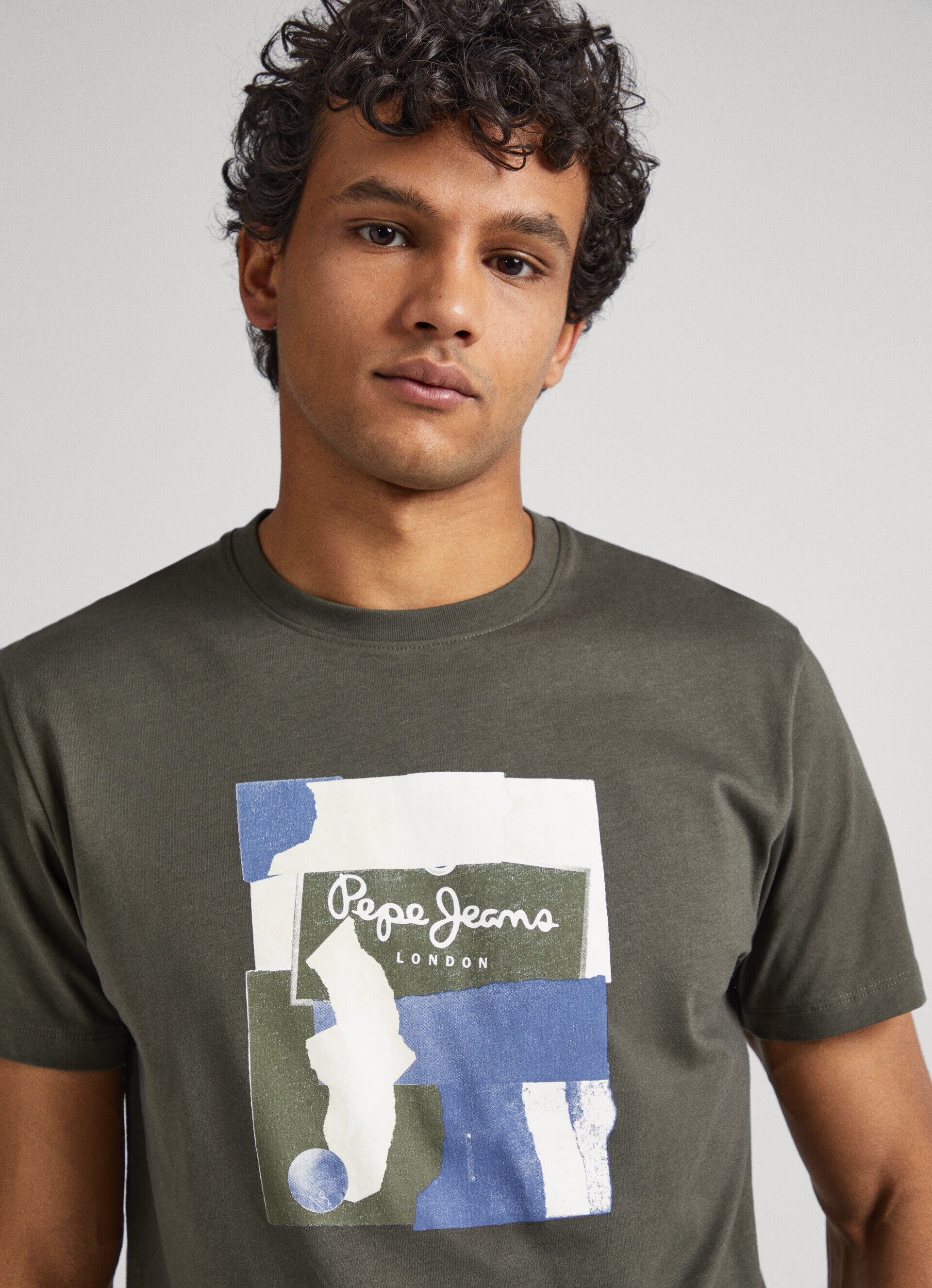 CAMISETA COM LOGOTIPO ESTAMPADO - verde oliva
