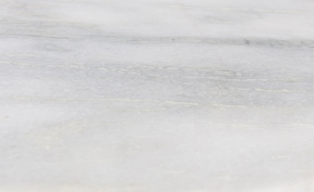 Beistelltisch rund TIMPA MARBLE messingfarben /Marmor weiß