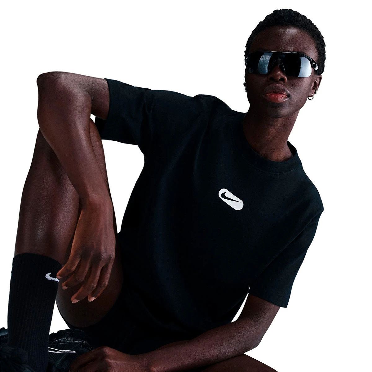 T-Shirt Nike Sportswear Club Swoosh Mulher