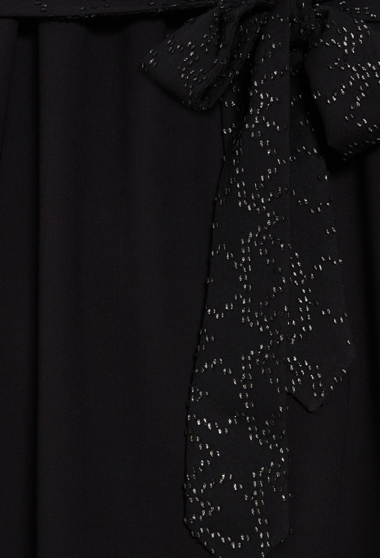 Robe ceinturee &agrave; nouer