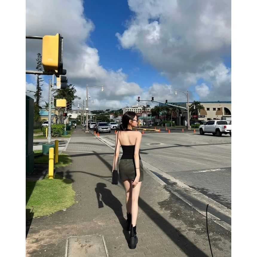 Isaaca - Halternek Effen Crop Top