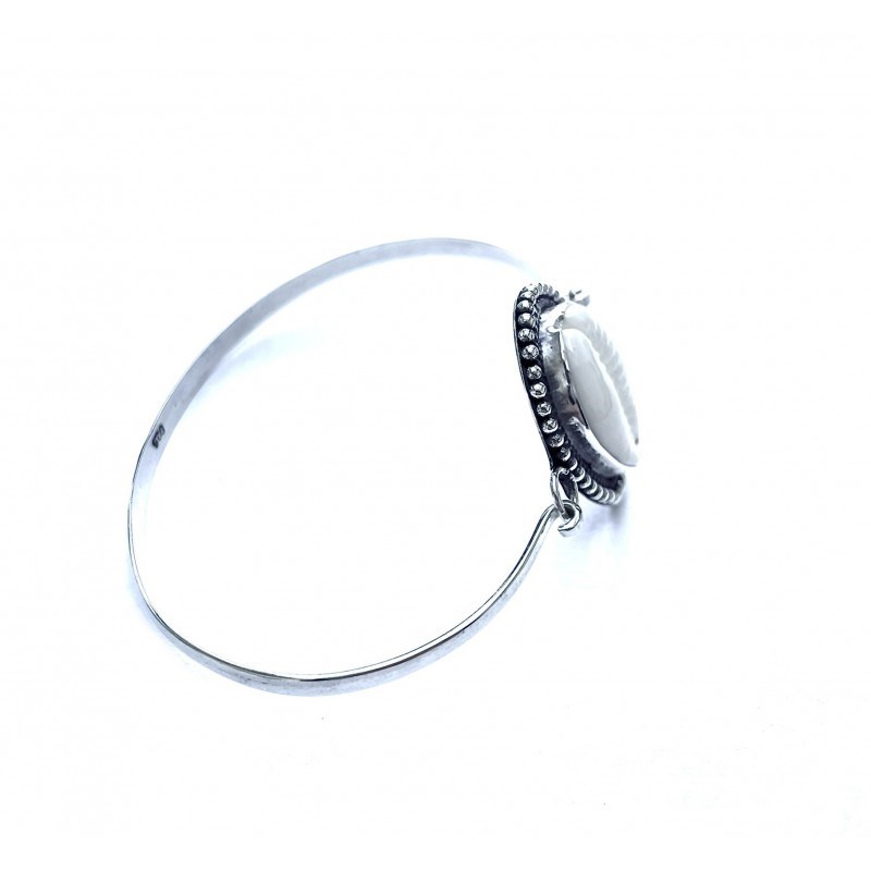 Bracelet jonc en argent et coquillage cauri