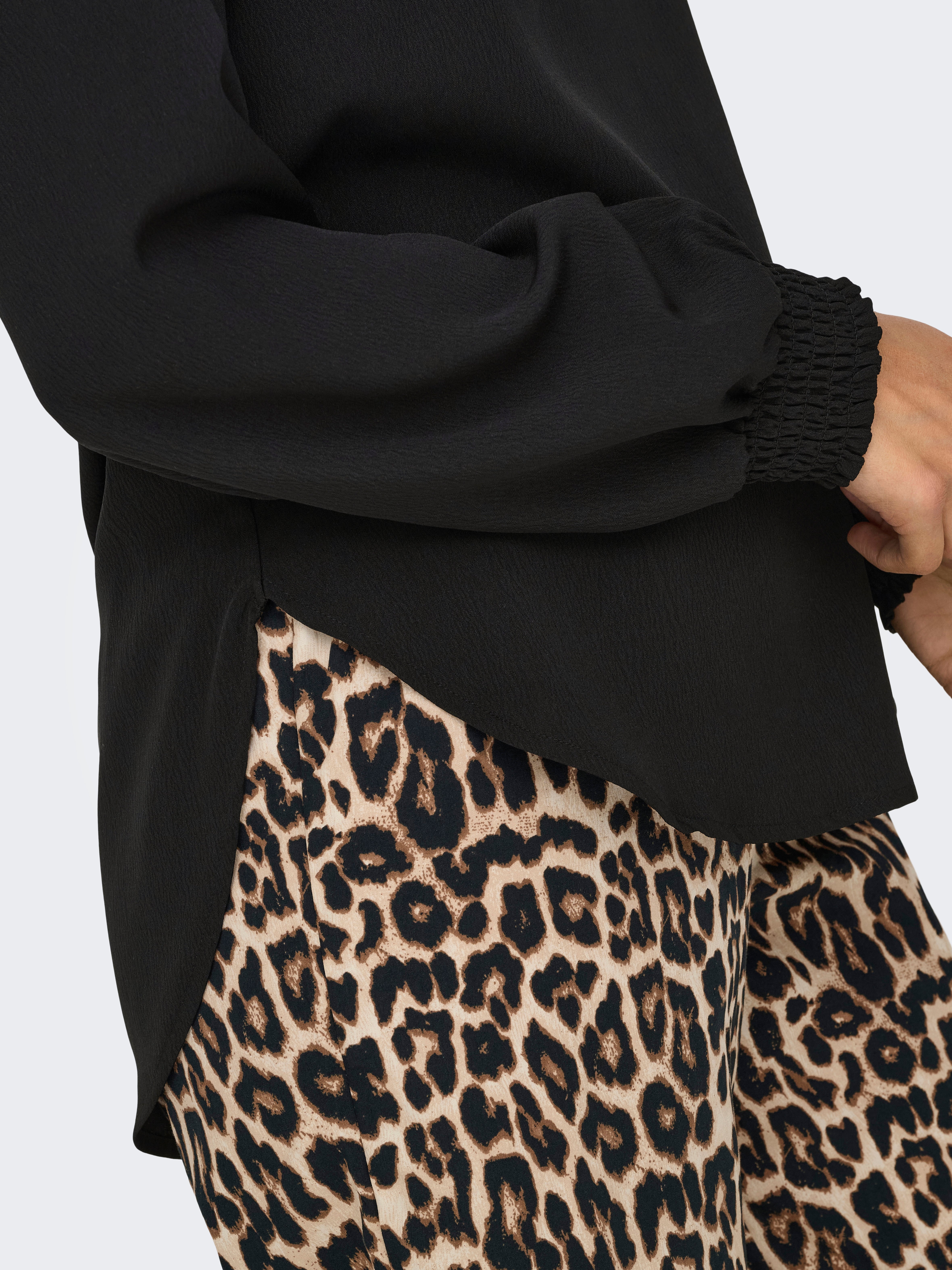 ONLELITE Top Black