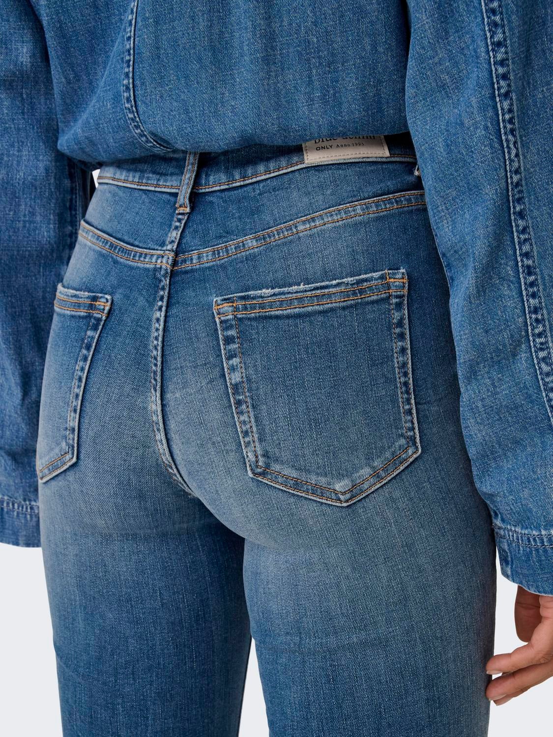 ONLBLUSH Mittlere Taille Ausgestellt Jeans Medium Blue Denim