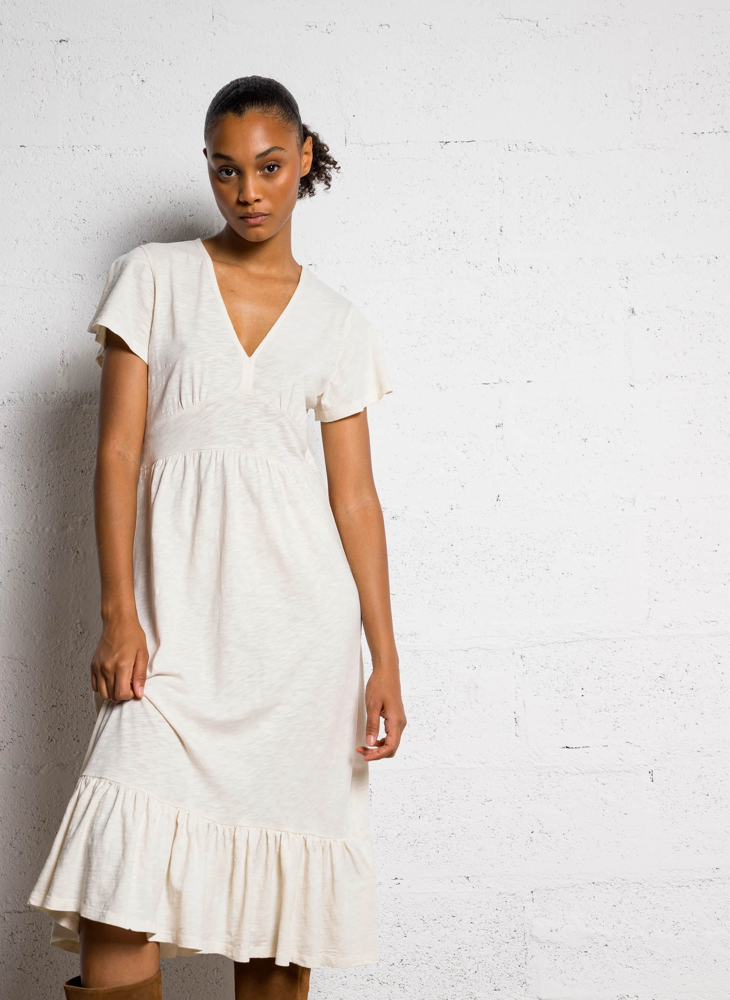 VALMA - Robe longue cintrée col V en coton | Beige
