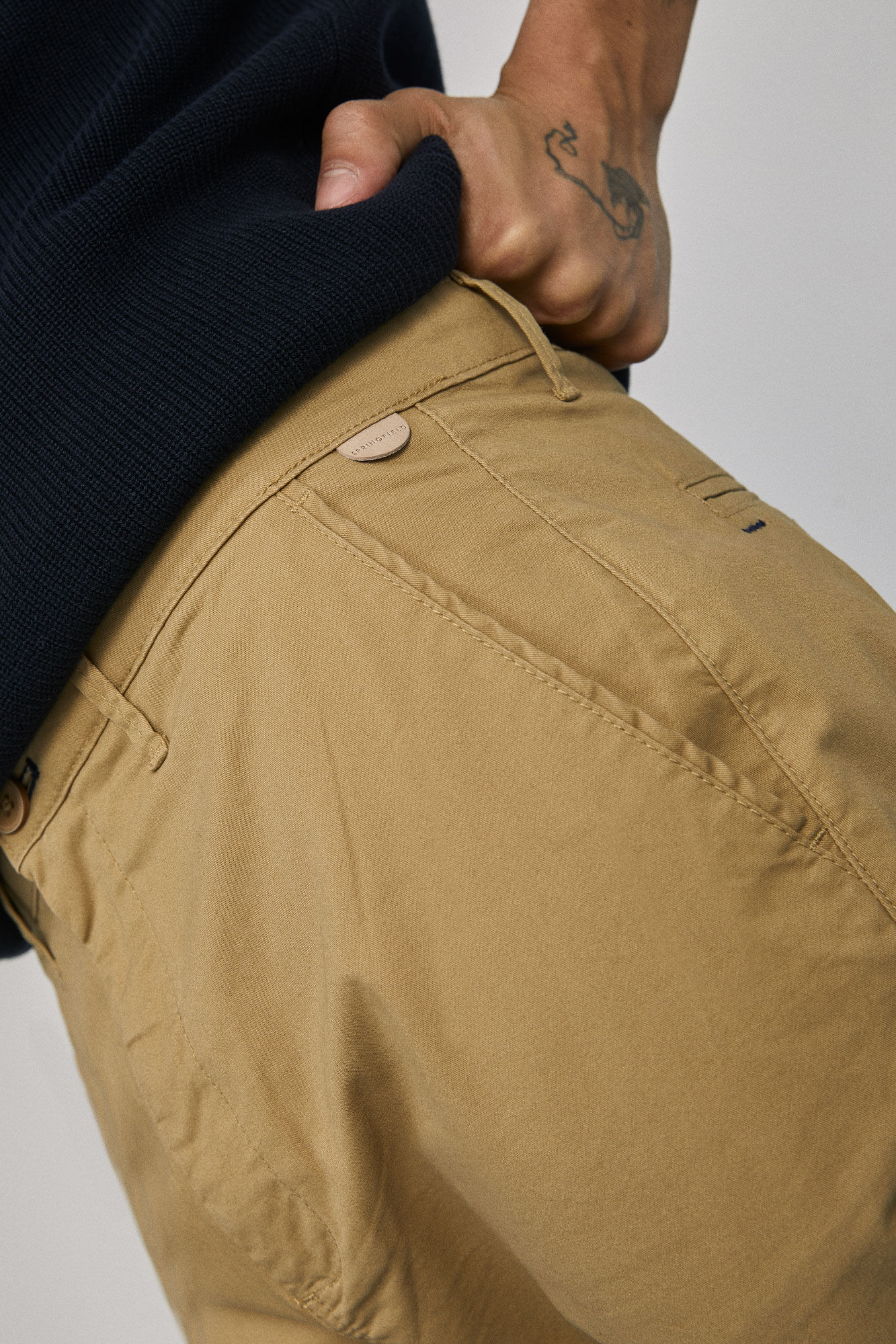 Calça chino slim - dourada