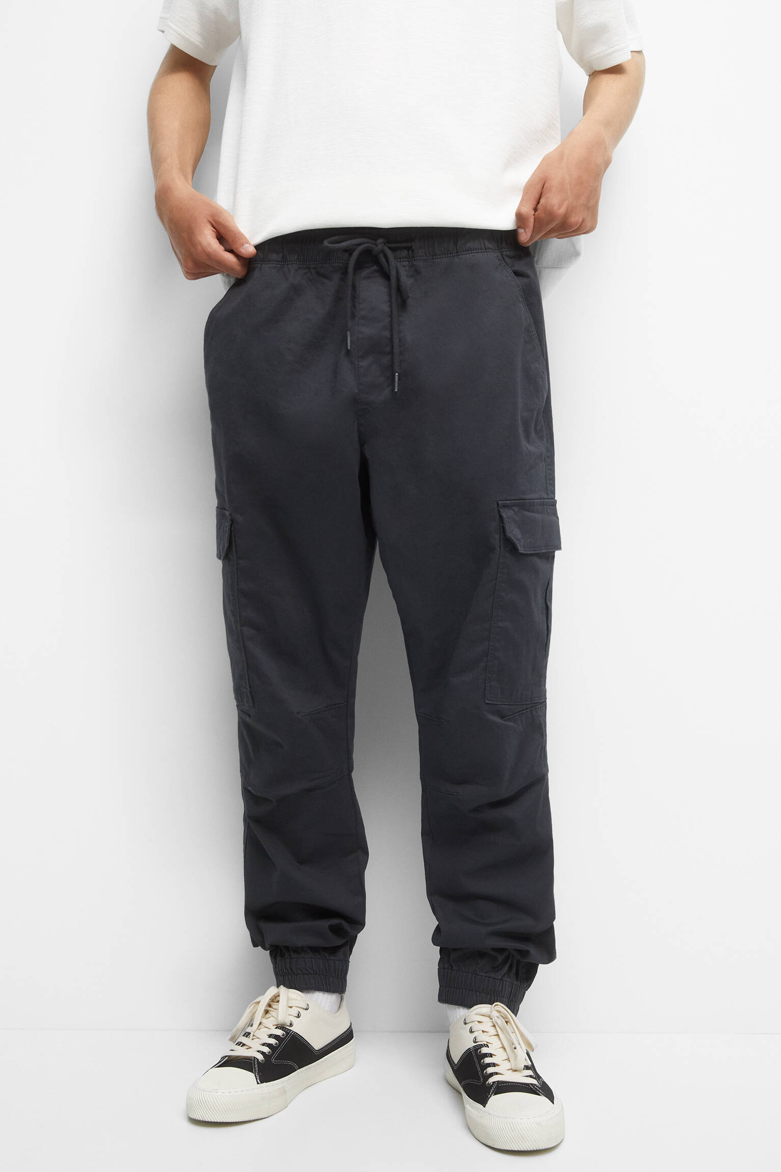 Calça jogger cargo básica - cinza antracite