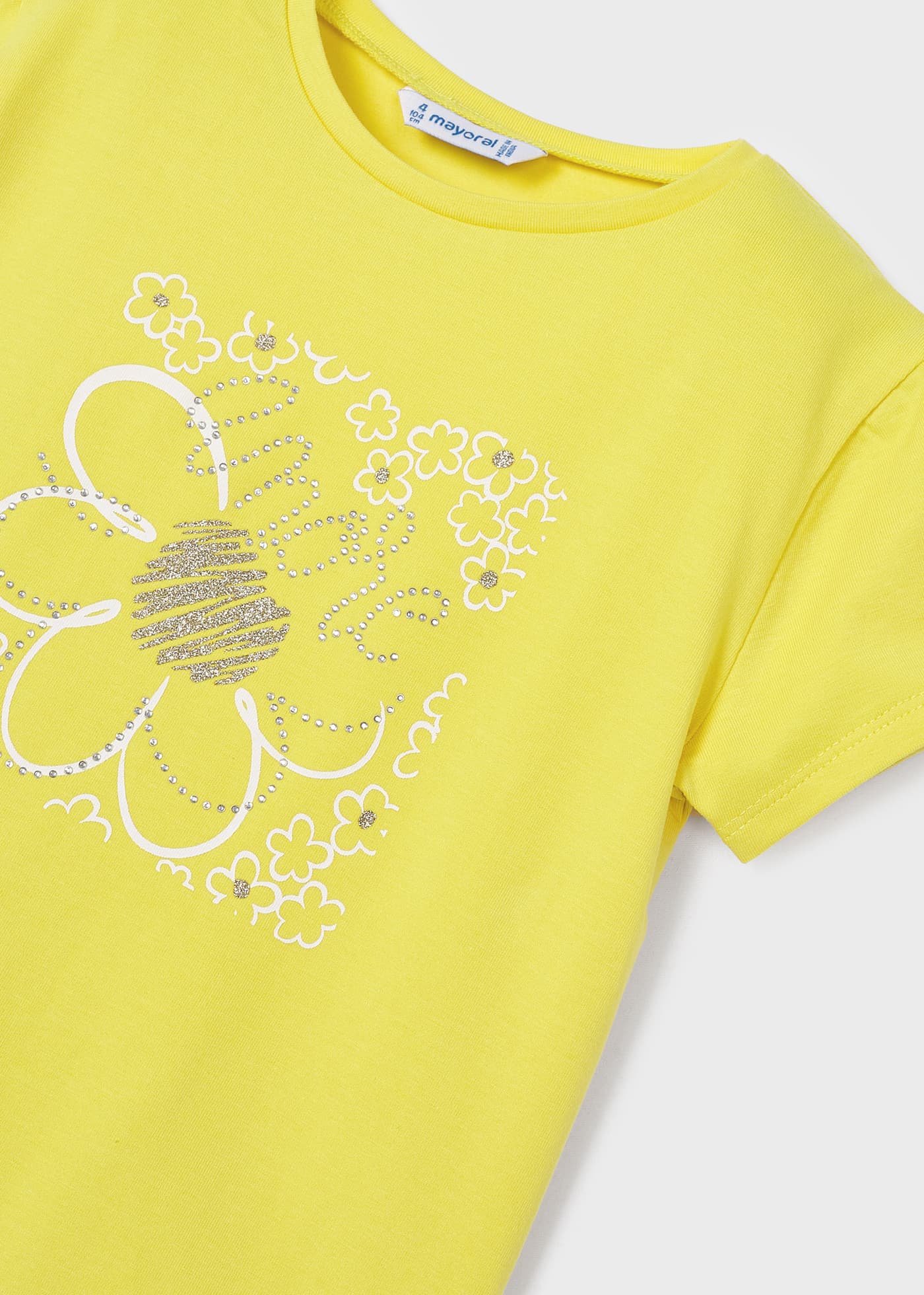 Camiseta de manga curta para meninas, feita de algodão sustentável.