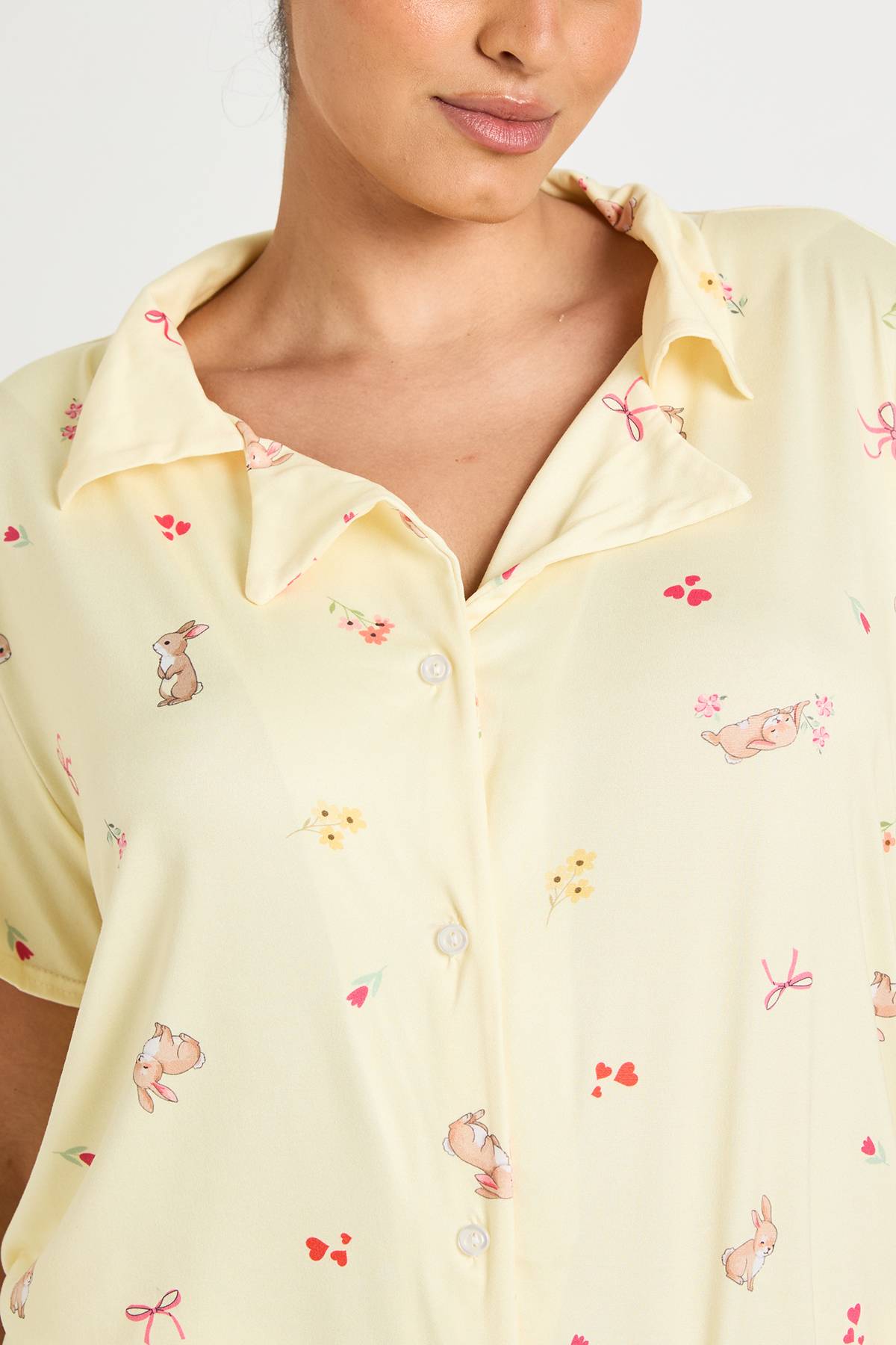 boohoo Ensemble Pyjama Grande Taille Chemise Manches Courtes Et Short Imprimé Lapins Et Nœuds