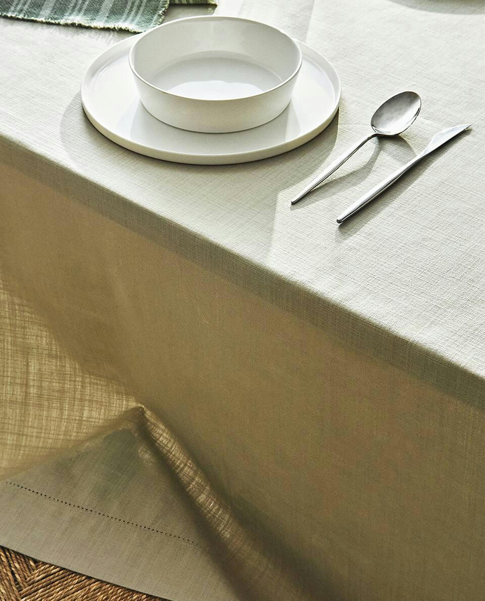 TOALHA DE MESA COM BUNDAS