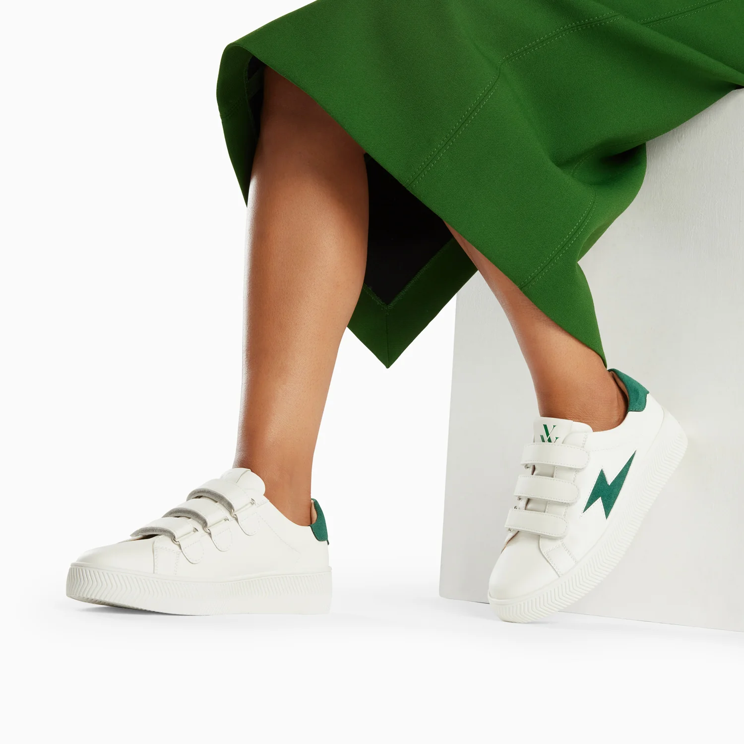 Sneakers-Baskets éclair Camelia blanc et vert sapin à scratchs