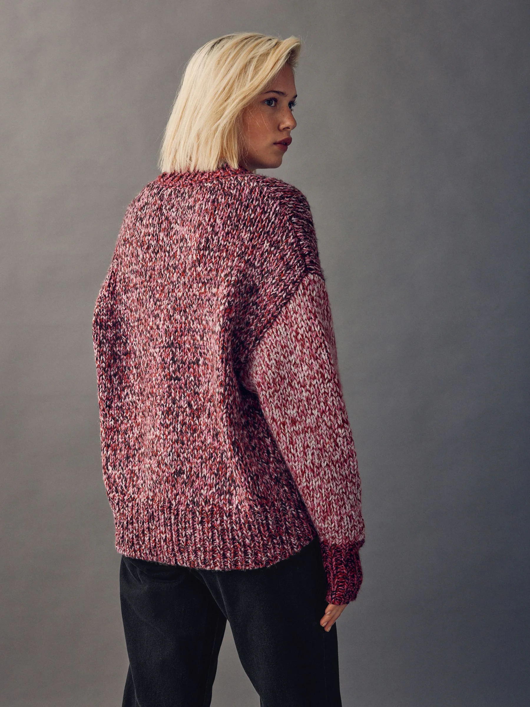 Roze met multiprint - Gebreide trui met twist van wol