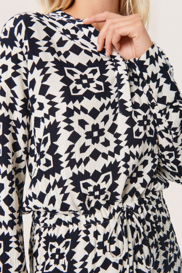 Soaked in Luxury SLZaya Dress White and navy folklore