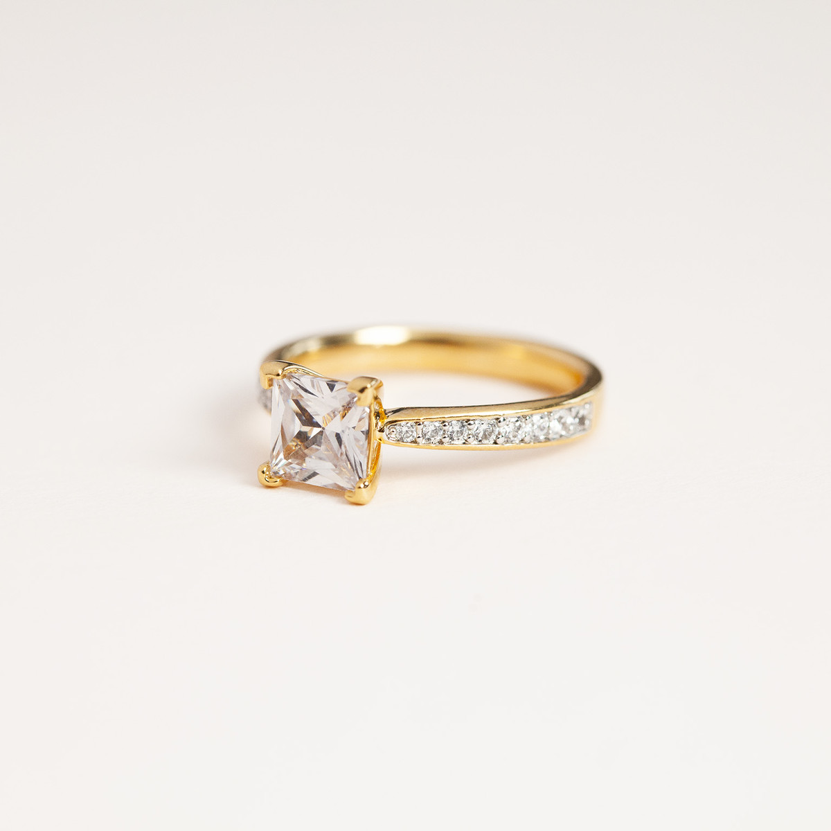 Bague plaque or 2 tons zirconias