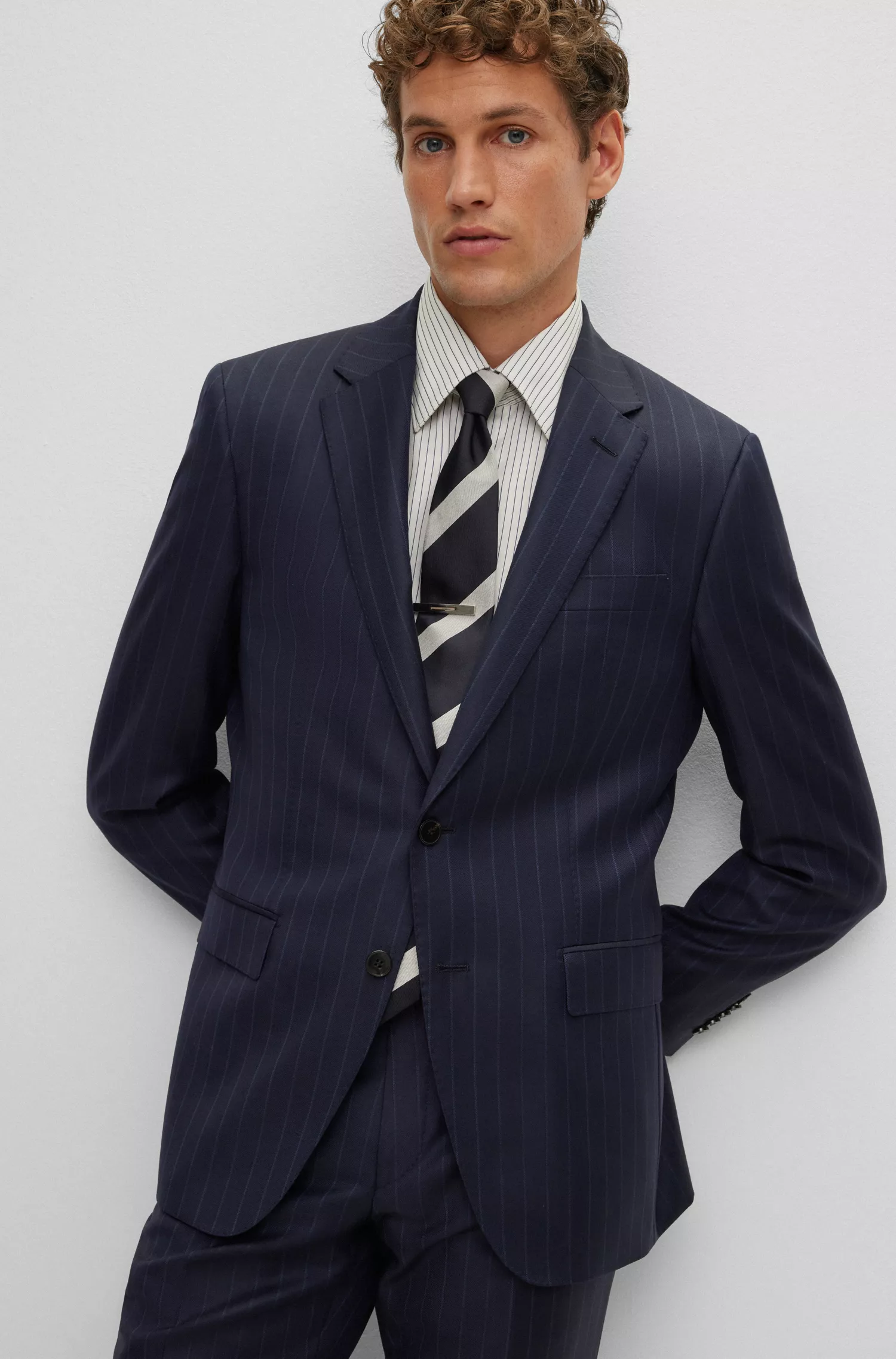 Terno BOSS Camel Slim-fit em lã virgem listrada