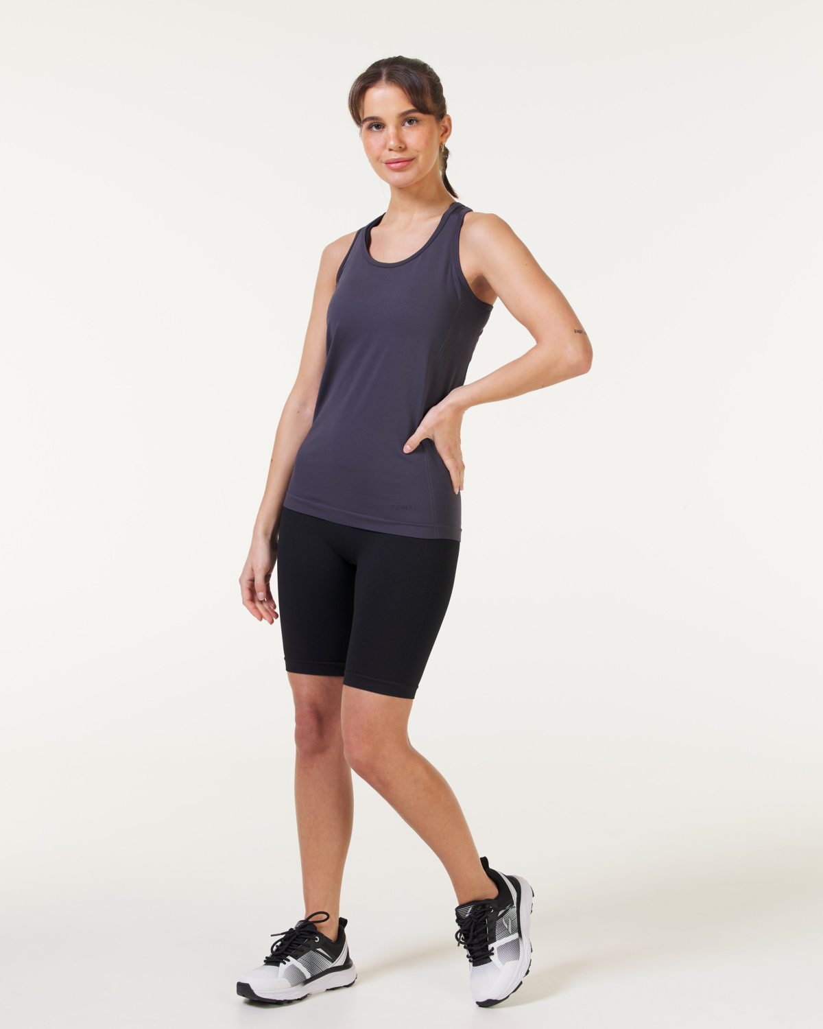 LEVITY Essential Seamless Biker Black