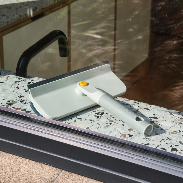 Joseph Joseph - CleanTech 2-in-1 Mikrofaser-Fensterwischer und -abzieher, stone