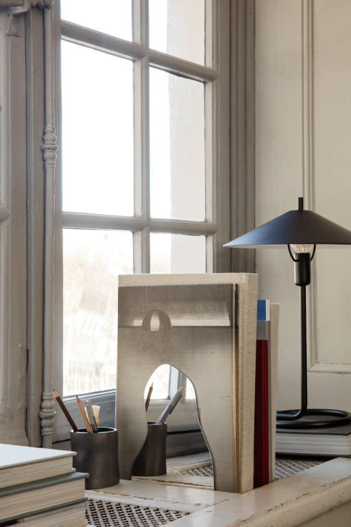 Ferm Living Filo tafellamp Black/Dark Olive