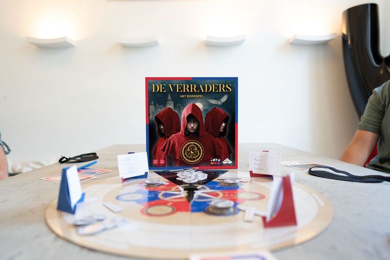 Identity Games - De Verraders - Bordspel - Spanning - Voor 5-8 Spelers