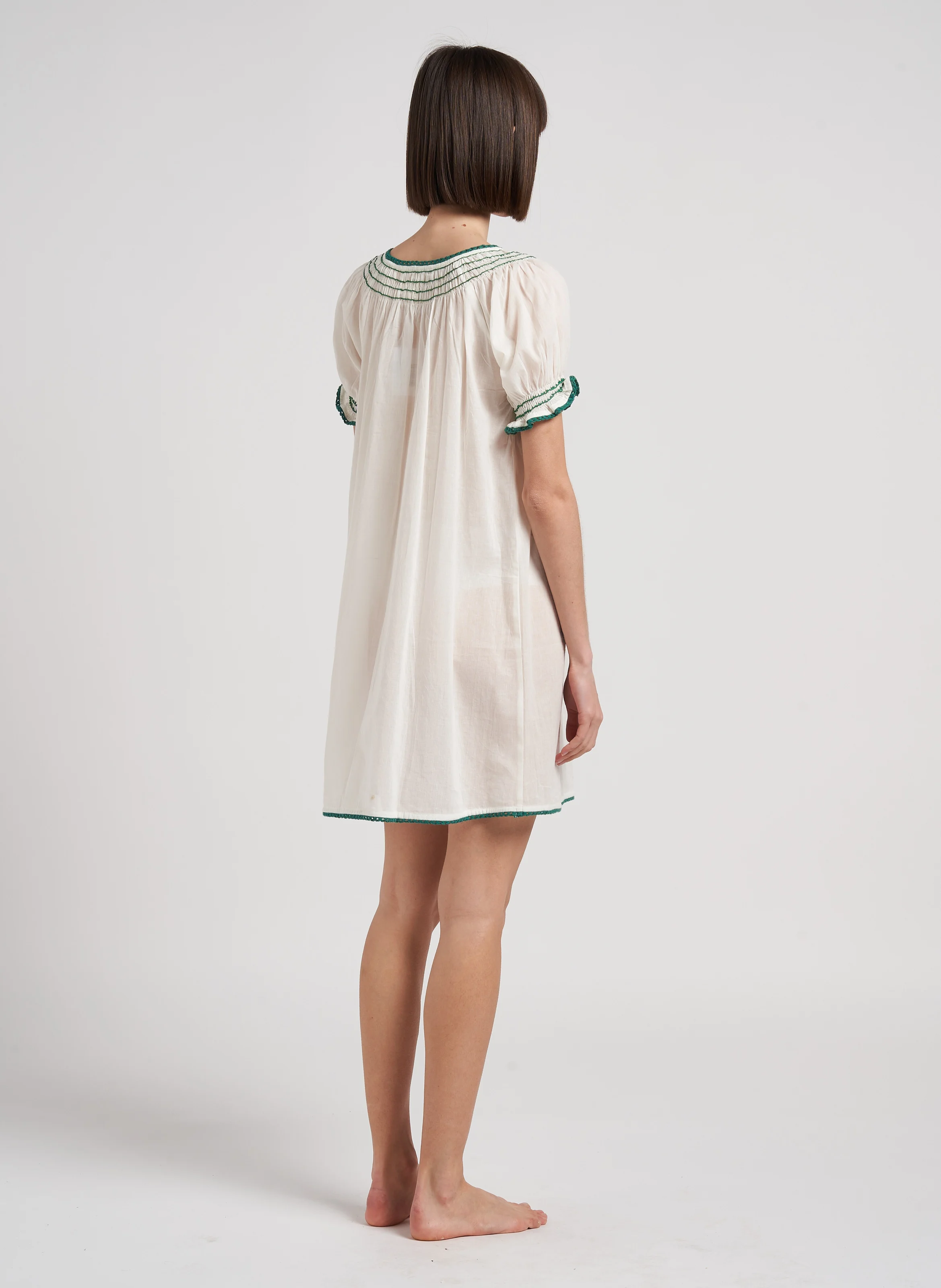 ZOE - Robe courte brodée col tunisien en coton | Vert