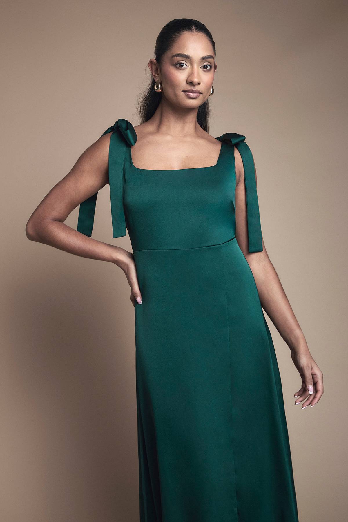 Oasis Robe De Demoiselle D'honneur Mi-longue Émeraude En Satin Avec Liens Aux Épaules