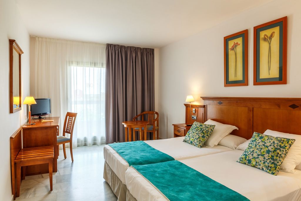 Fly & Go BQ Andalucia Beach Logies en ontbijt - Hotel