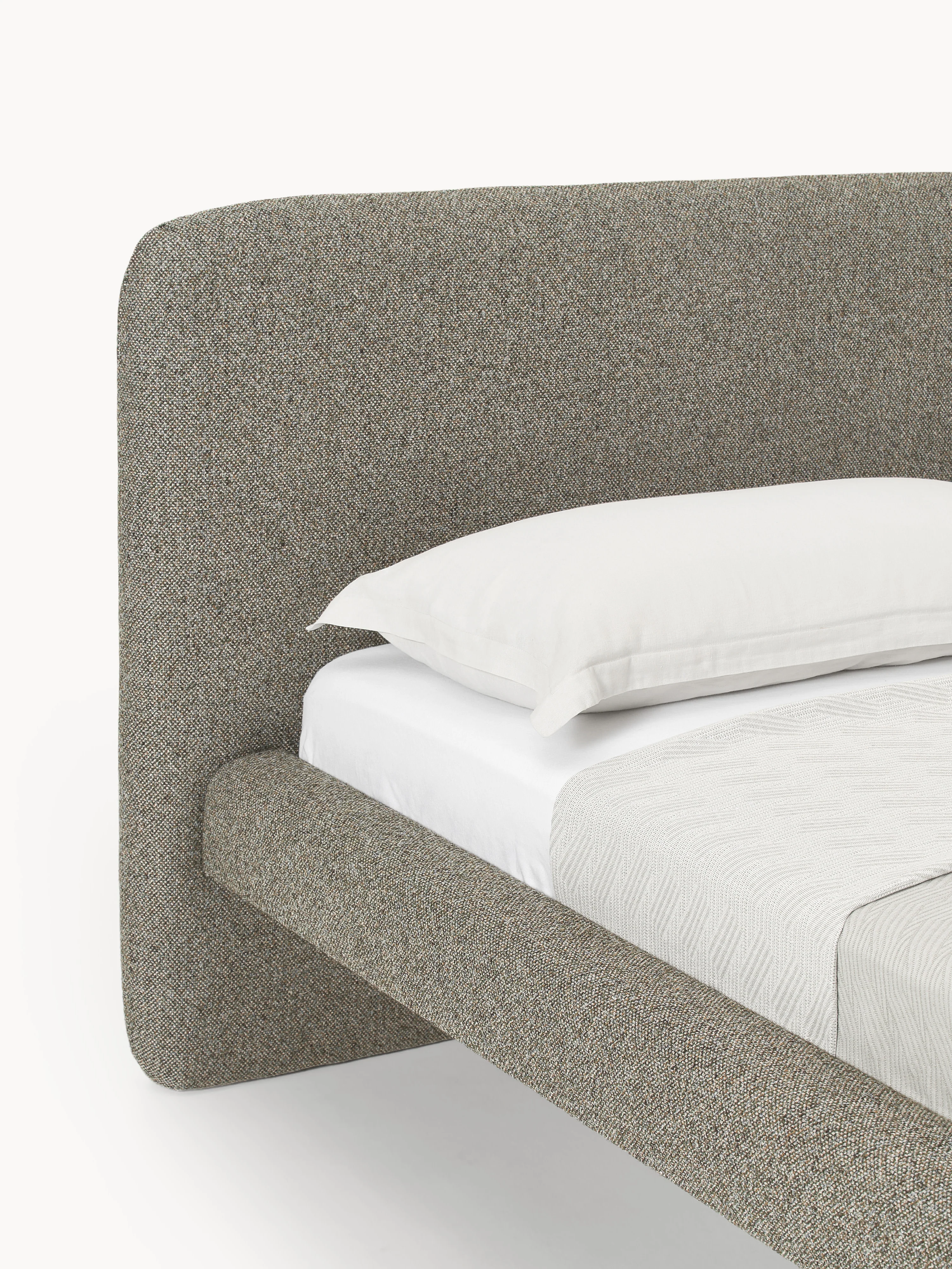 Bouclé gestoffeerd bed Olina met metalen poten