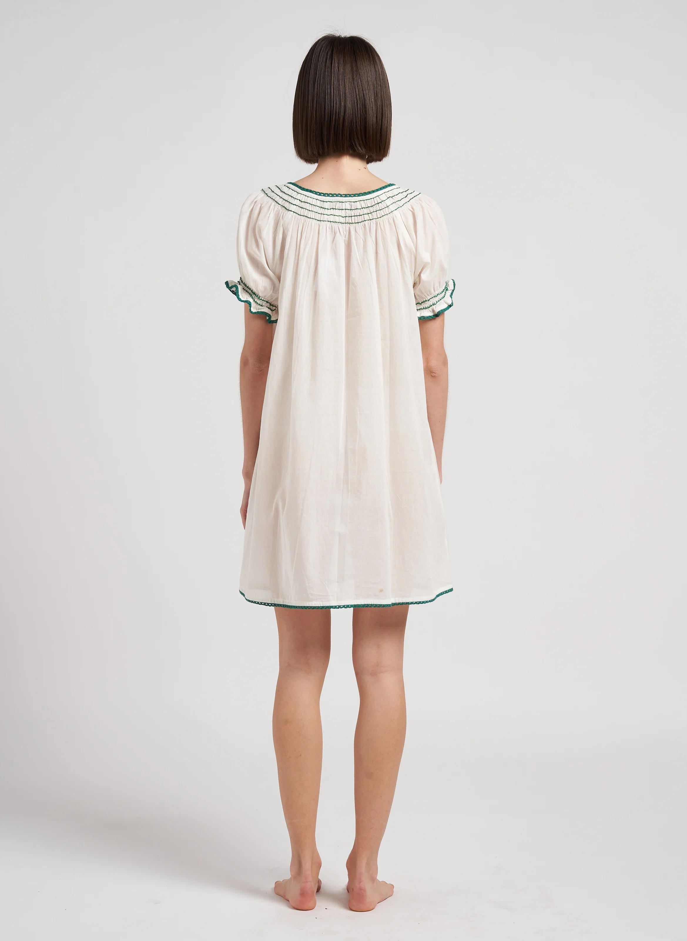 ZOE - Robe courte brodée col tunisien en coton | Vert
