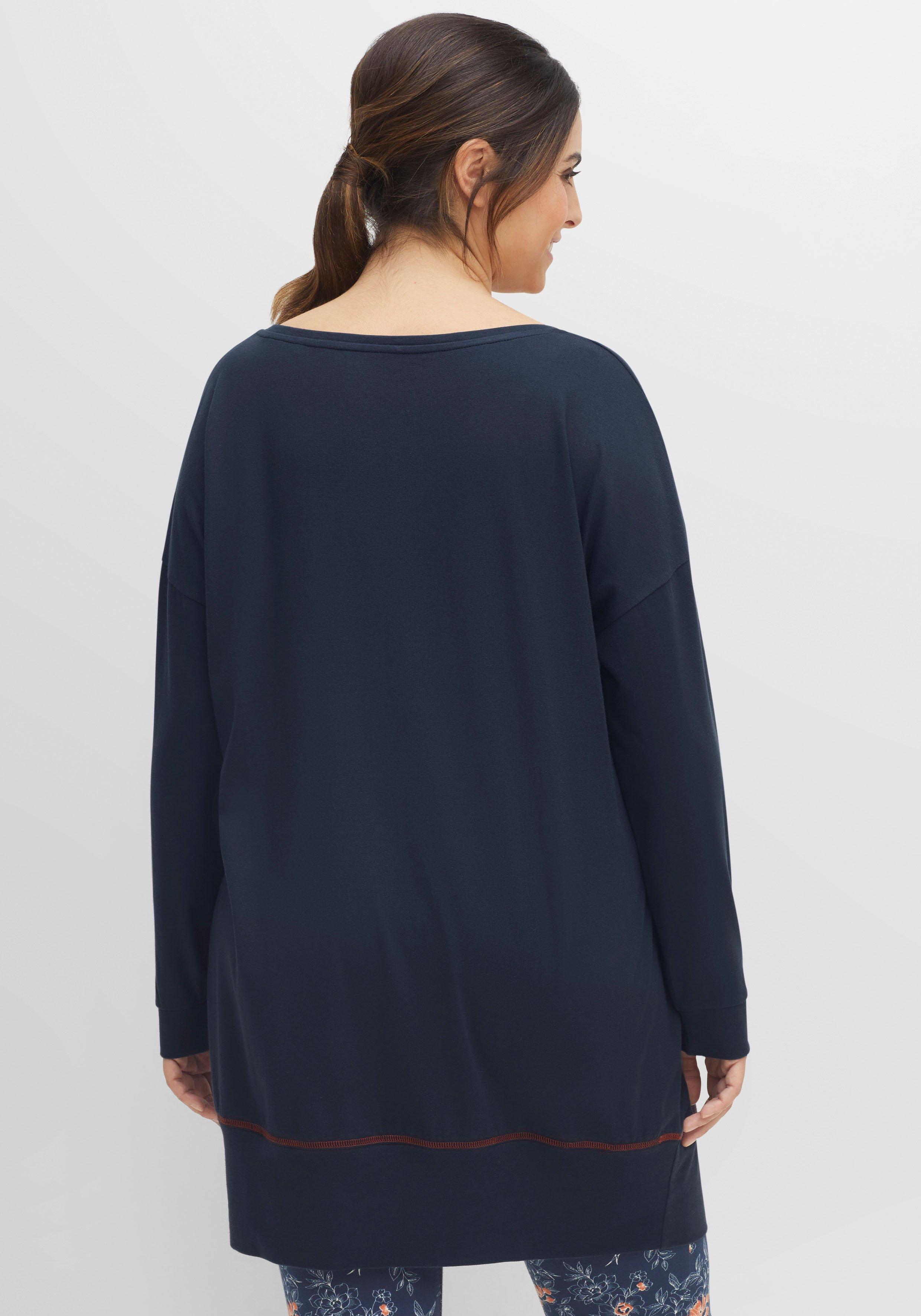 Relax-Shirtkleid mit weitem Rundhals und Kontrastnaht