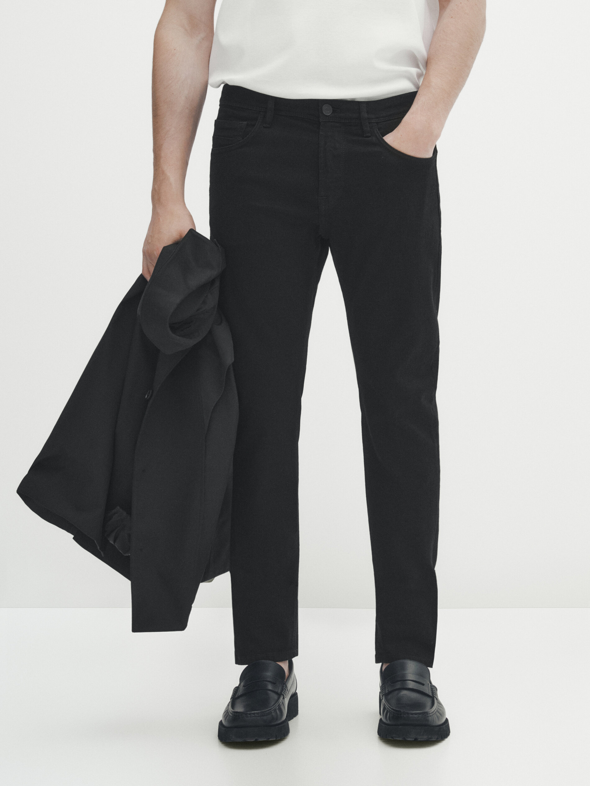 Calça jeans preta de corte justo - PRETA