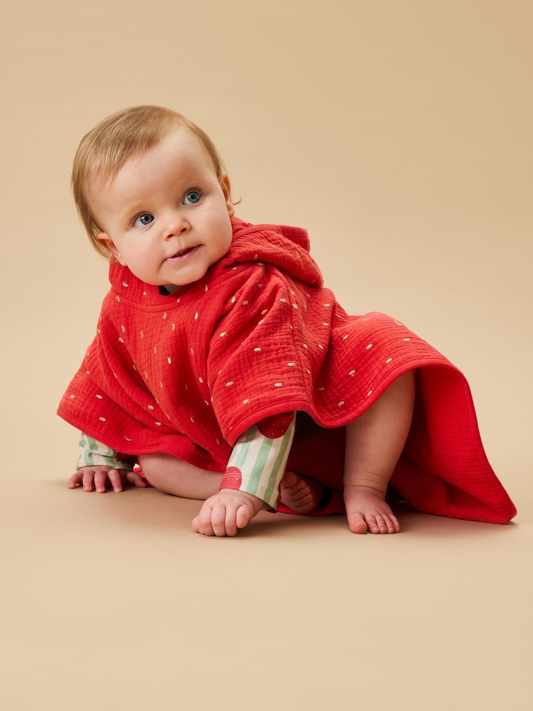 MORI Rood strandponcho met aardbeienprint