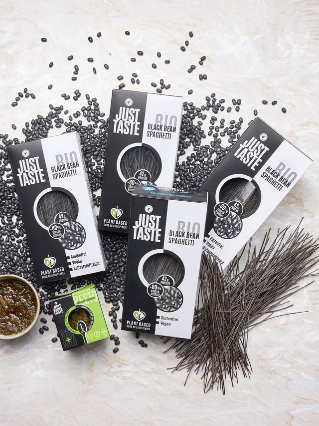 JUST TASTE Pasta-Set: Bio Black Bean Spaghetti & Bärlauch-Koriander-Pesto