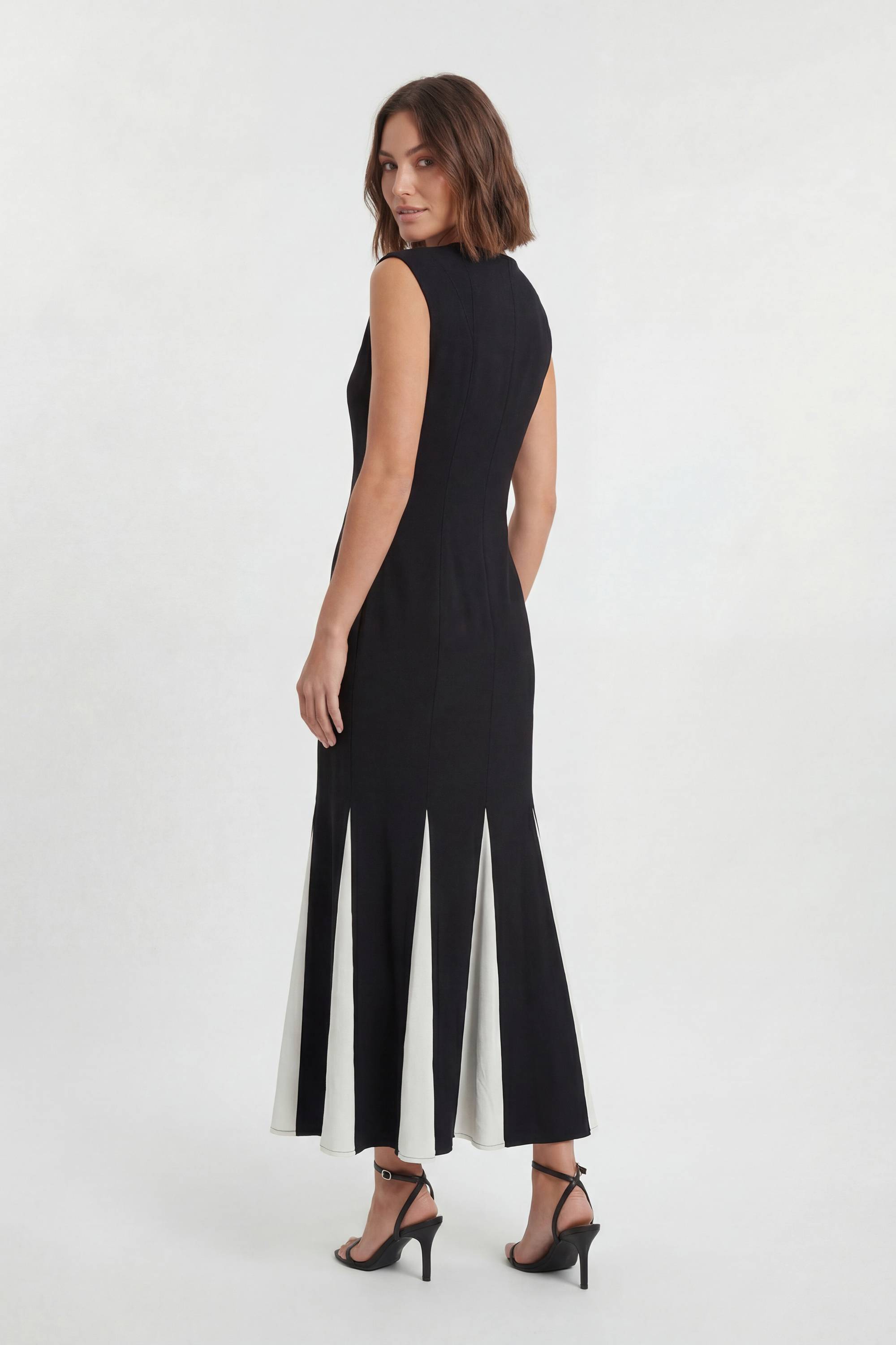 KarenMillen Robe Mi-longue Ajustée Douce Avec Détails Godets Contrastés
