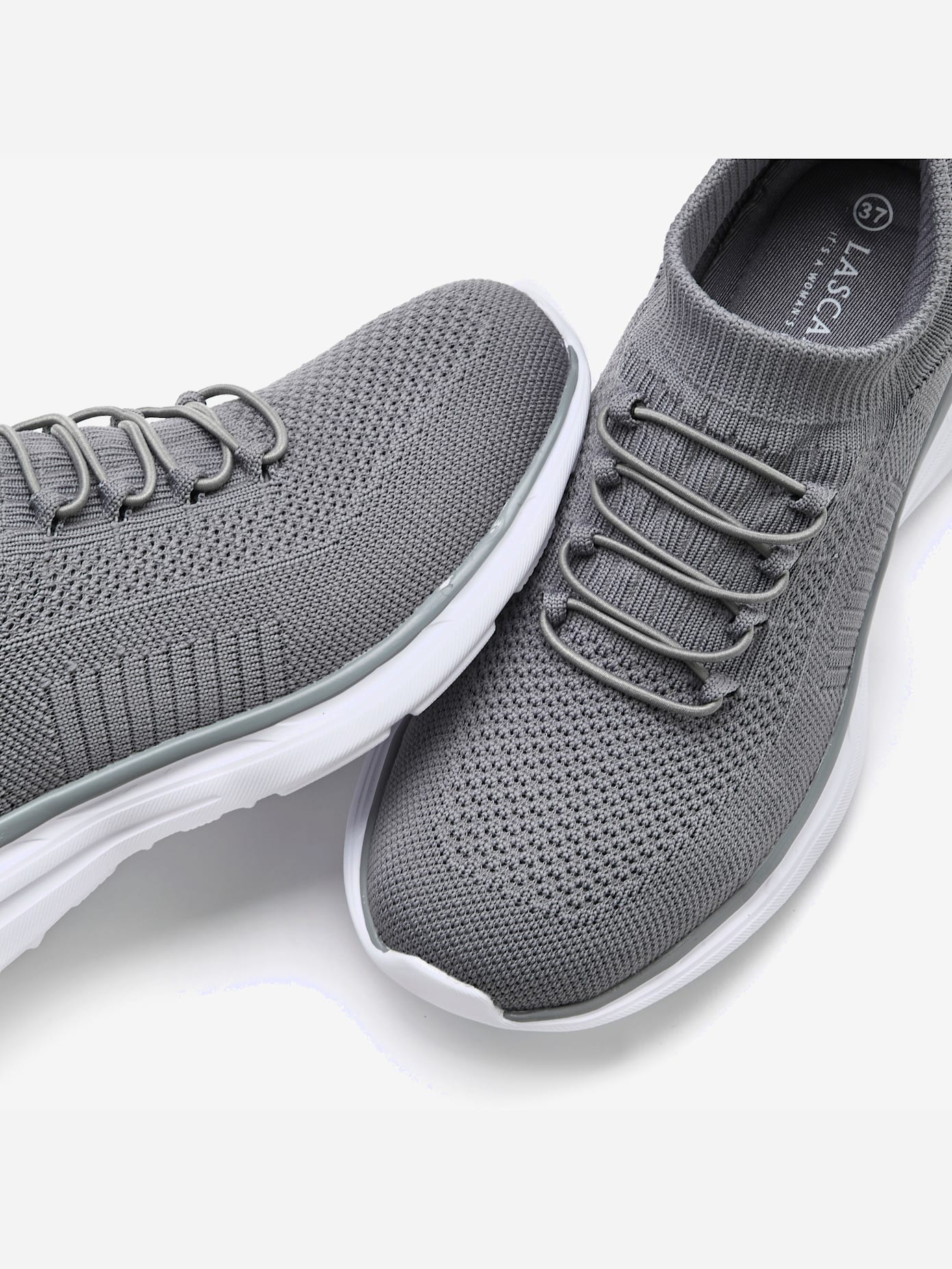 Baskets matière textile extensible douce pour s'adapter parfaitement au pied