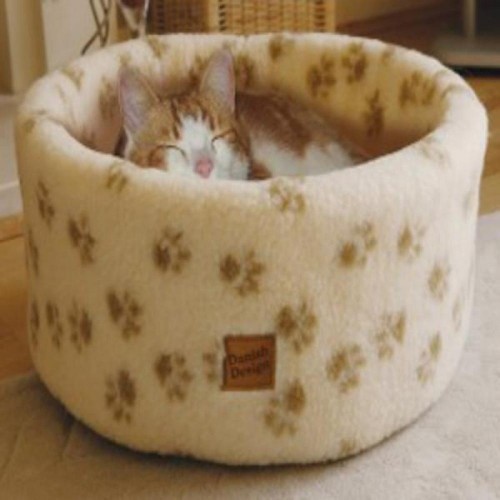 Cama confortável para gatos com estampa de patas, cor creme.