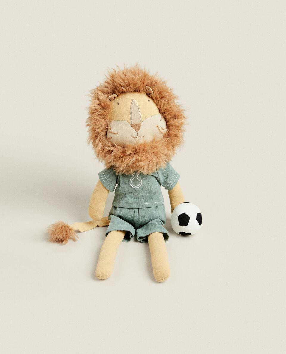 PELUDO DE FUTEBOL EM FORMATO DE LEÃO