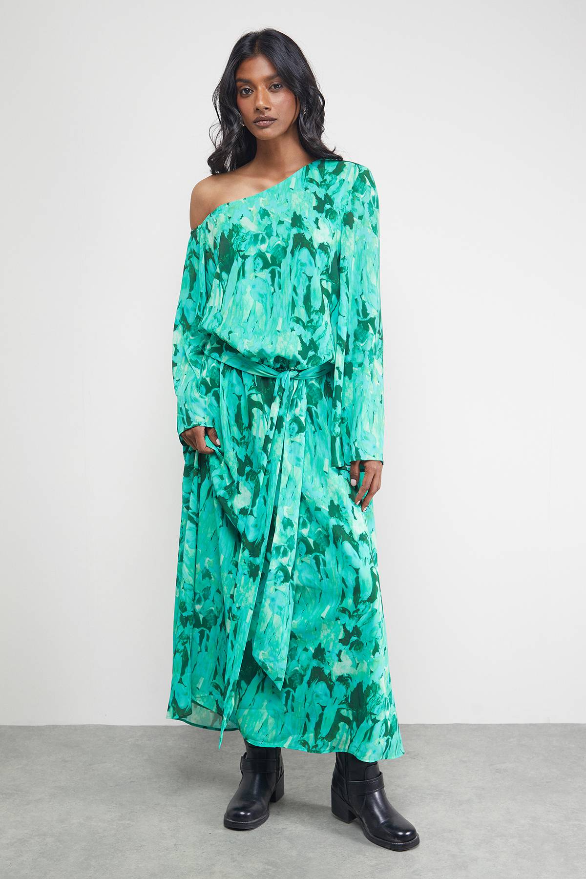 Warehouse Robe Asymétrique en Mousseline Plissée à Taille Basse