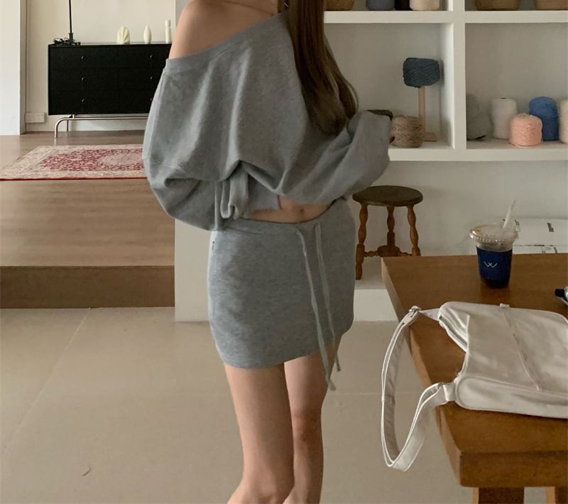 ANORA - Off Shoulder Effen Sweatshirt / Minirok