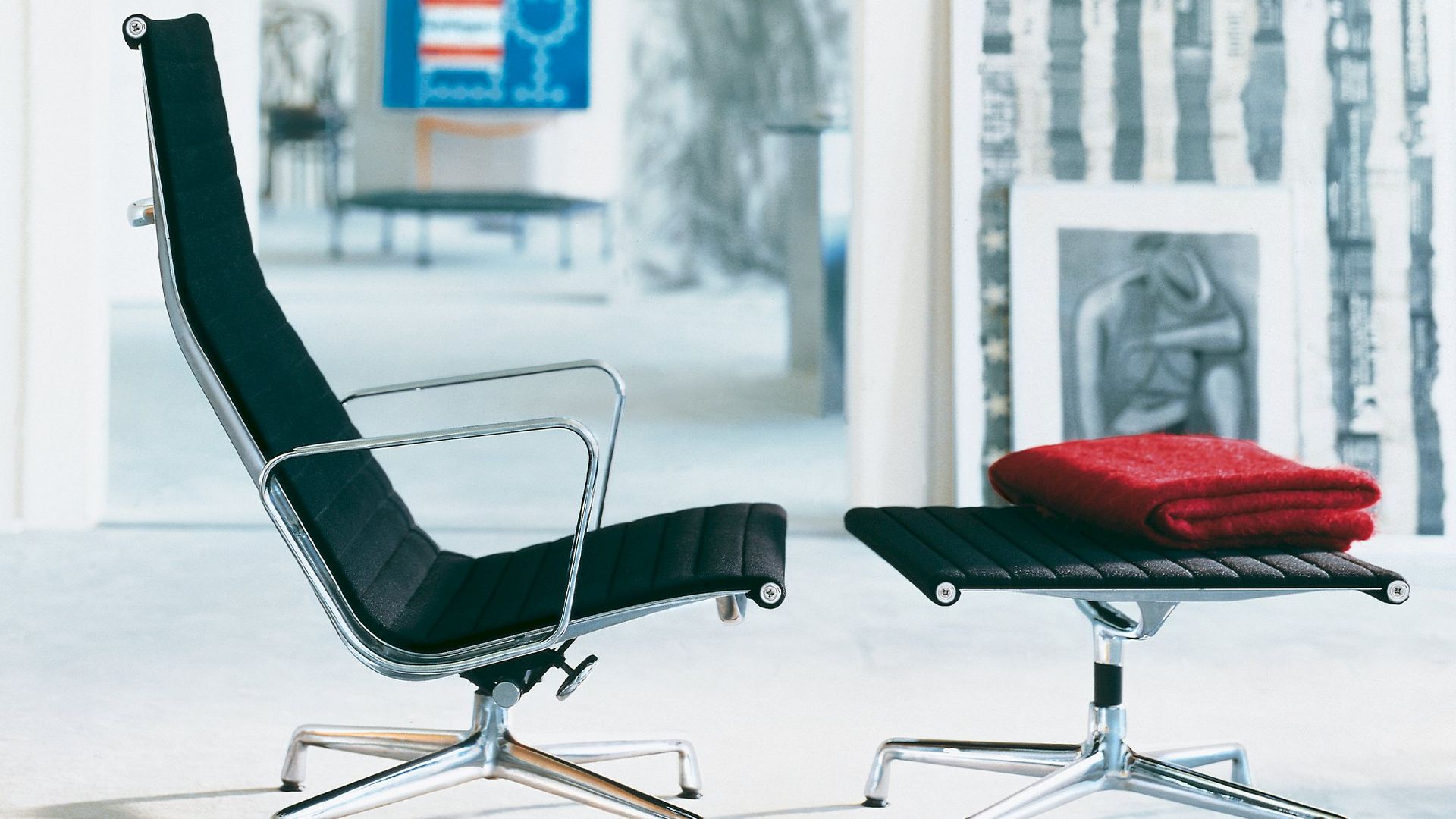 Vitra Eames EA124 Fauteuil