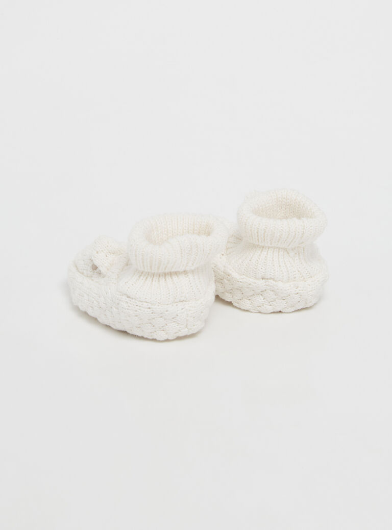 Chaussons en tricot uni blanc cassé