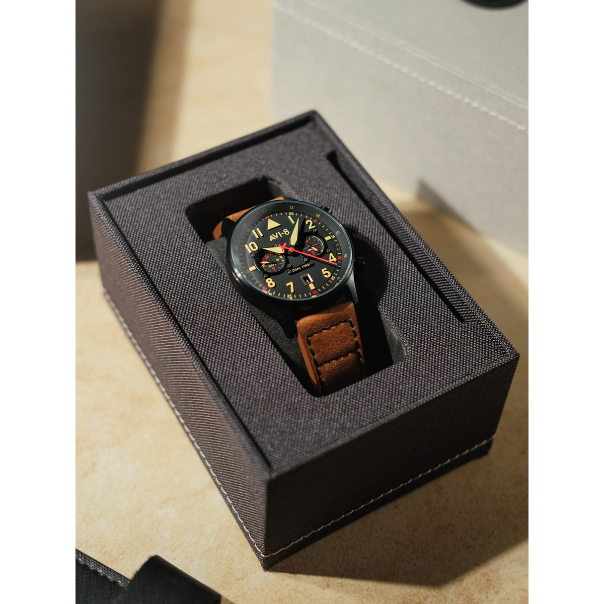 Montre AVI 8 Hawker Hurricane homme acier noir bracelet cuir caramel