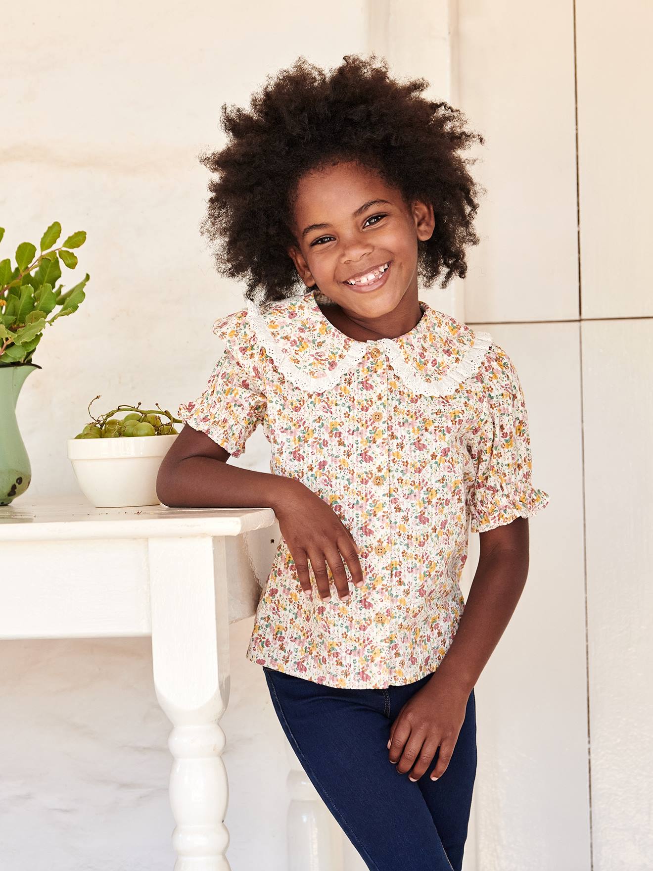 Camisa floral de manga curta com gola Peter Pan para meninas, cor off-white