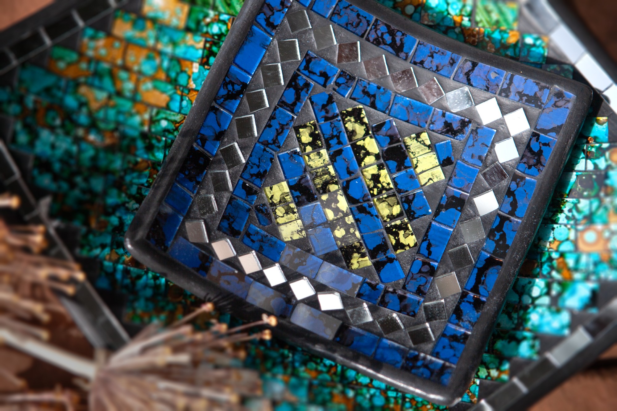 Mosaikteller, blau-gelb, B 15 cm, L 15 cm von fischer's lagerhaus
