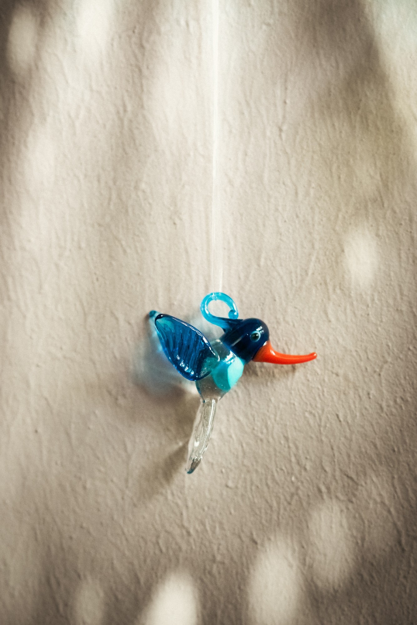 Glasfigur 'Kolibri' hängend, multicolor, H 6 cm, B 6 cm, L 3 cm von fischer's lagerhaus