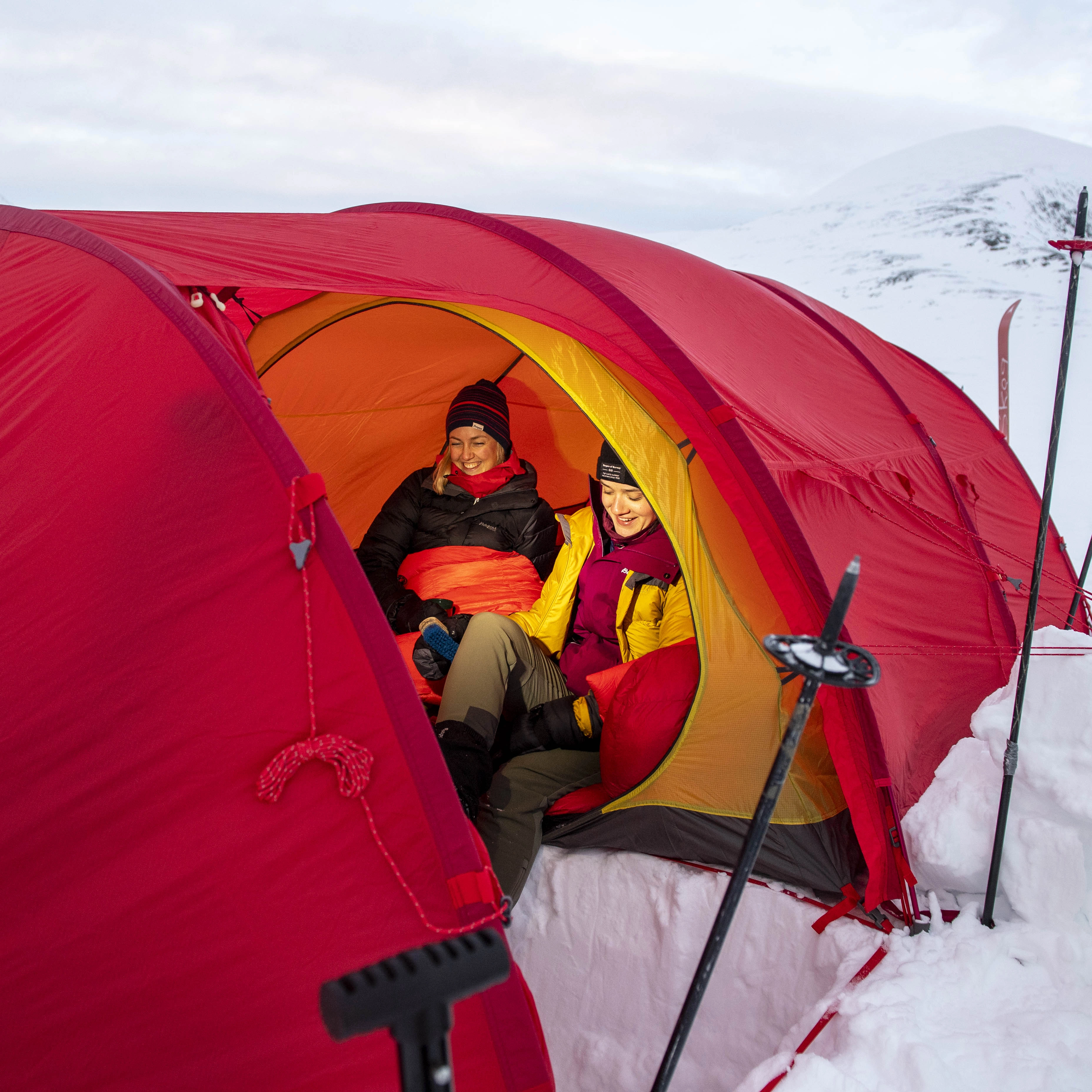 Helium Expedition Tunnel 4-Pers Tent Red