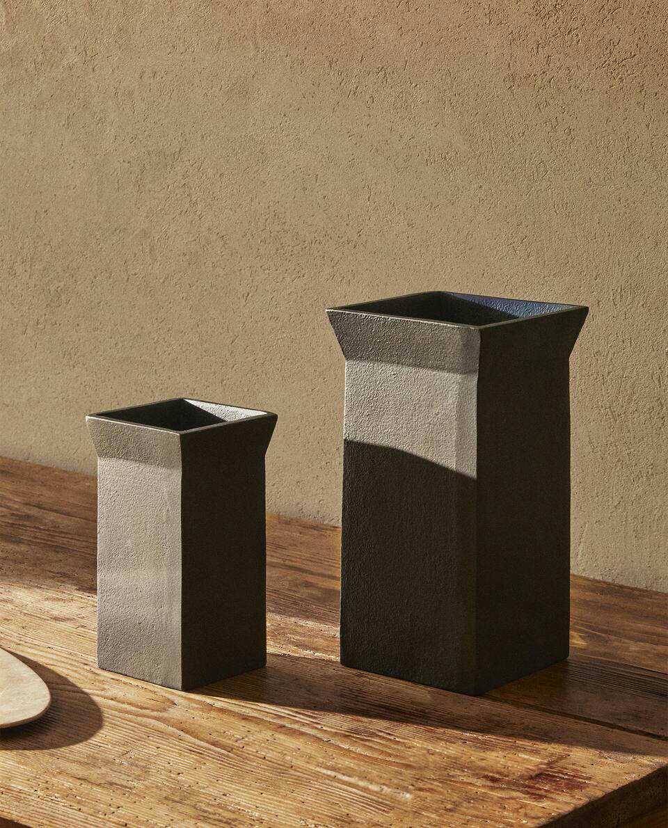 VASO DE METAL ESCURO