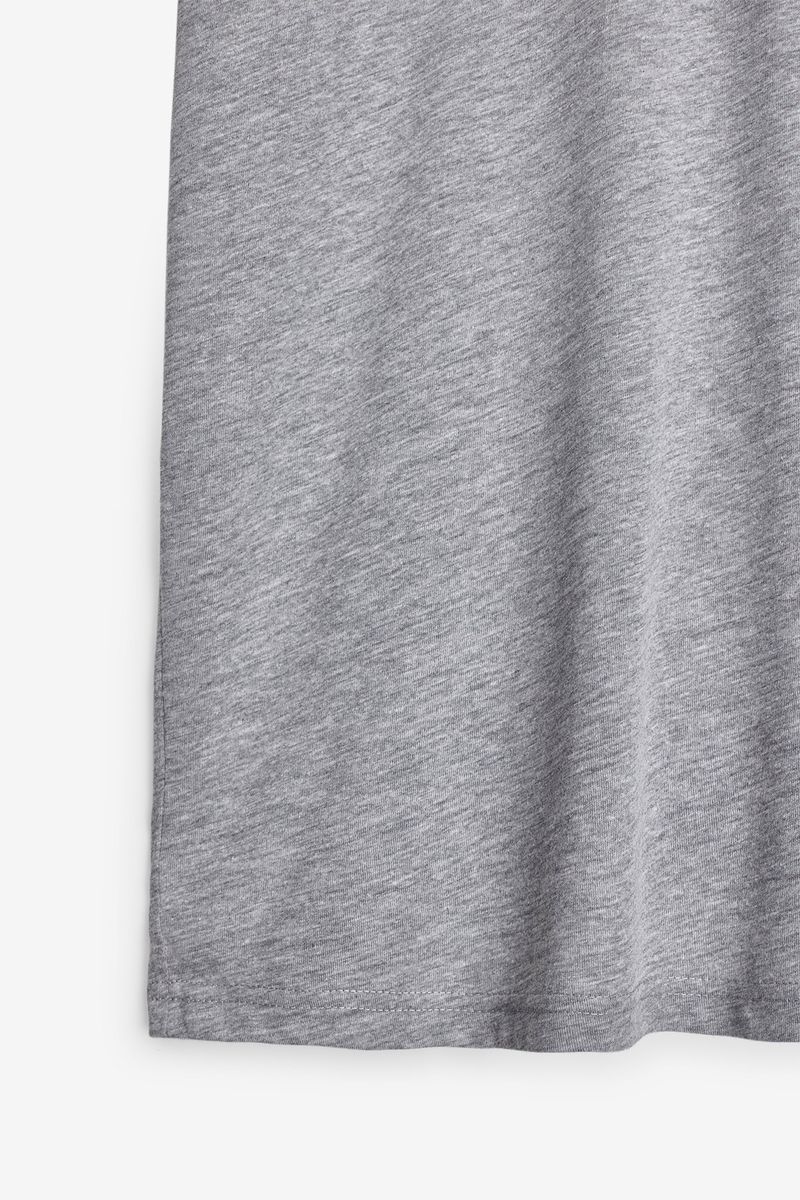 T-SHIRT BÁSICA COM LOGO