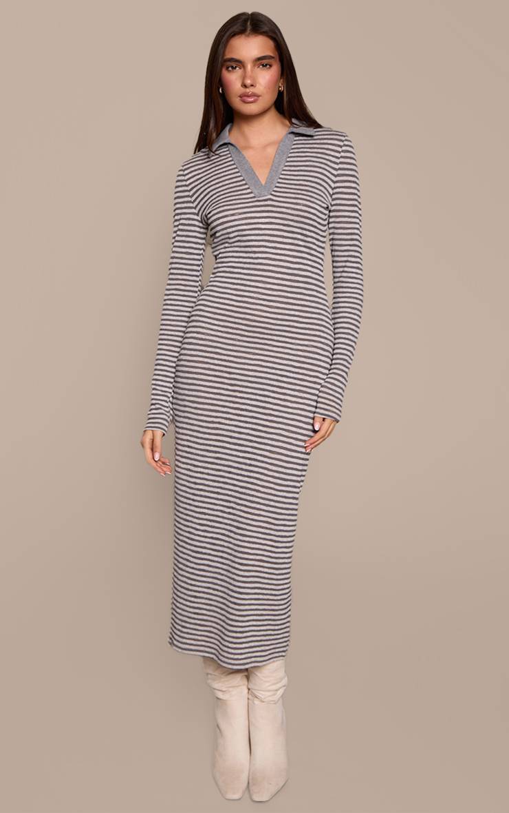 Robe Moulante À Rayures Avec Col Côtelé