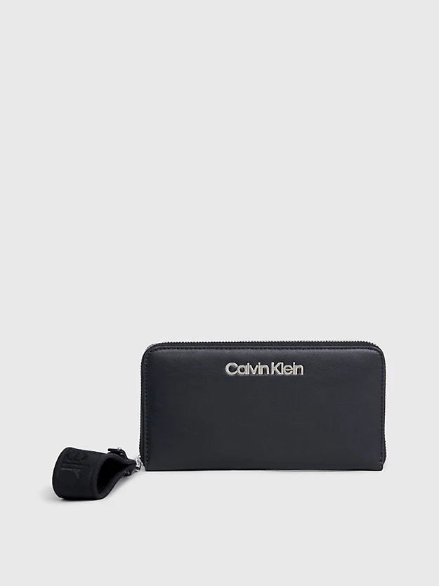 Carteira com zíper completo e porta-moedas de pulso com proteção RFID.