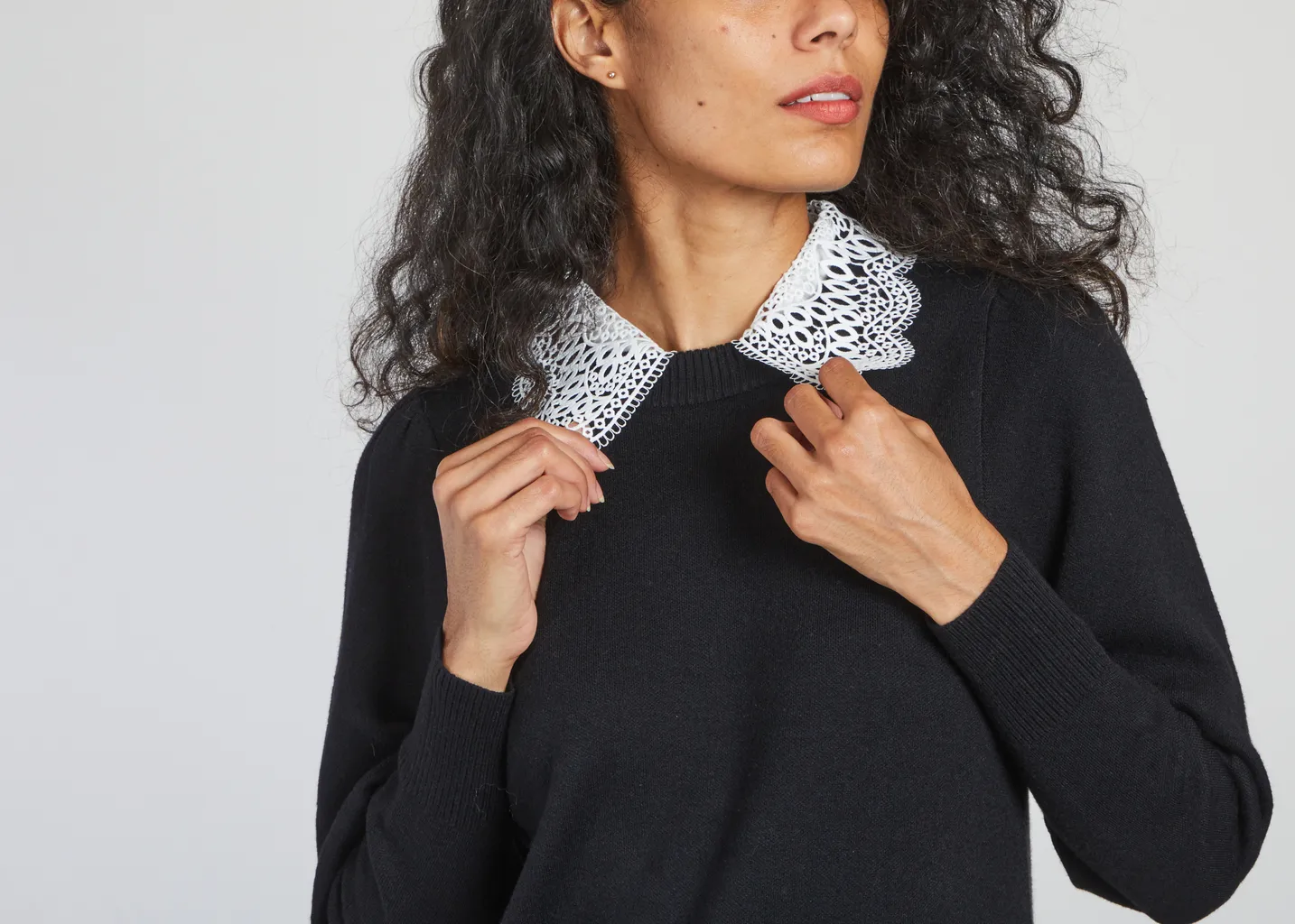 Robe courte en maille et col dentelle Chanty Suncoo